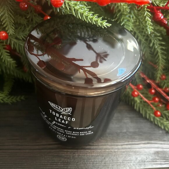 dw home tobacco leaf candle NWT DW Home Tobacco Leaf Luxury Candle 8.5 oz